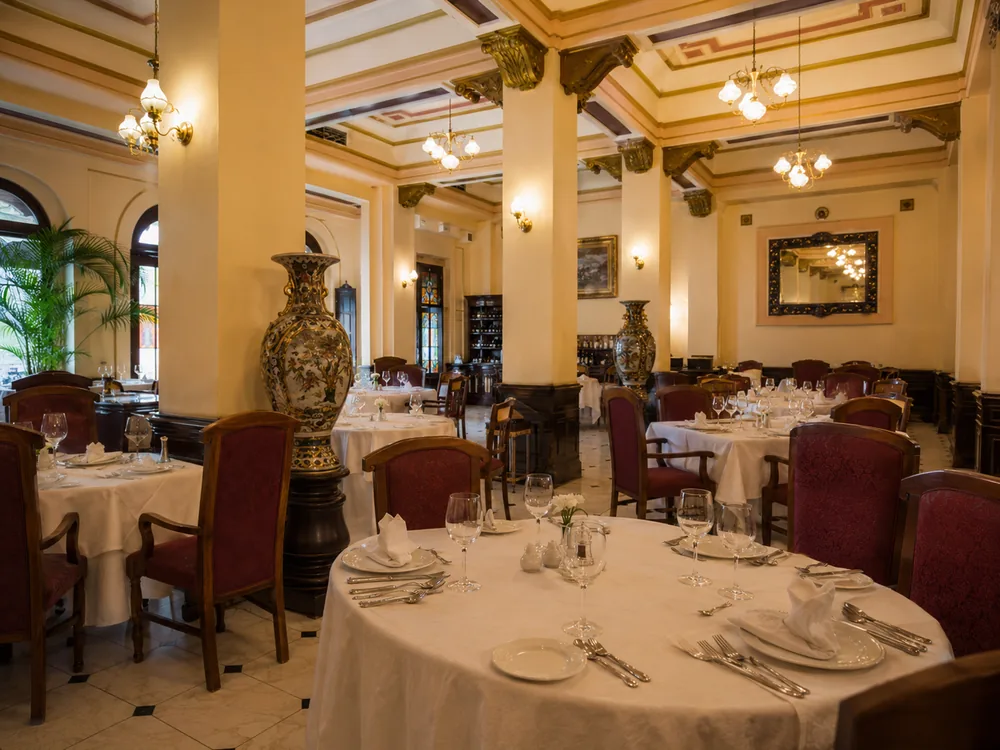 Fachada histórica del Hotel Plaza La Habana